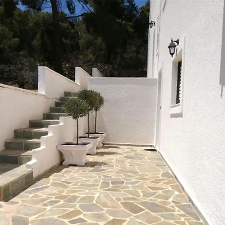 Aparthotel Pefkides Aegina Boutique 2*